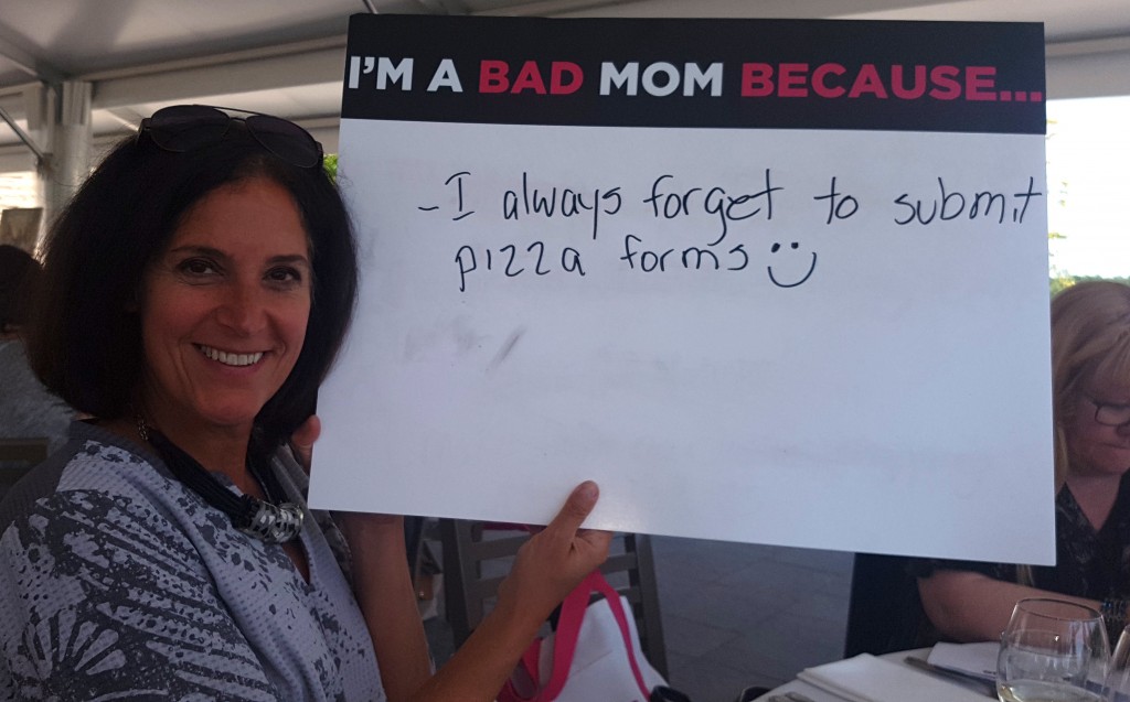 moms - sign:vicky2